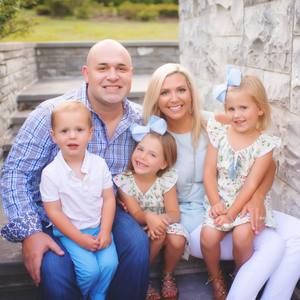 Meet your Posher, Lora-shea